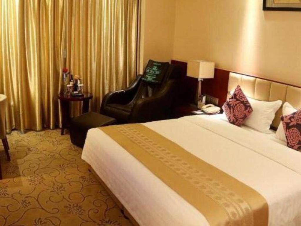 Chengdu Yinsheng International Hotel Supoqiao Esterno foto