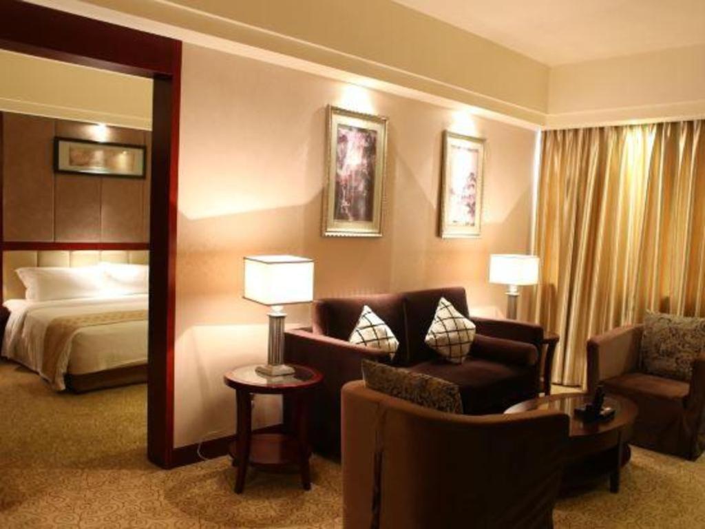 Chengdu Yinsheng International Hotel Supoqiao Esterno foto