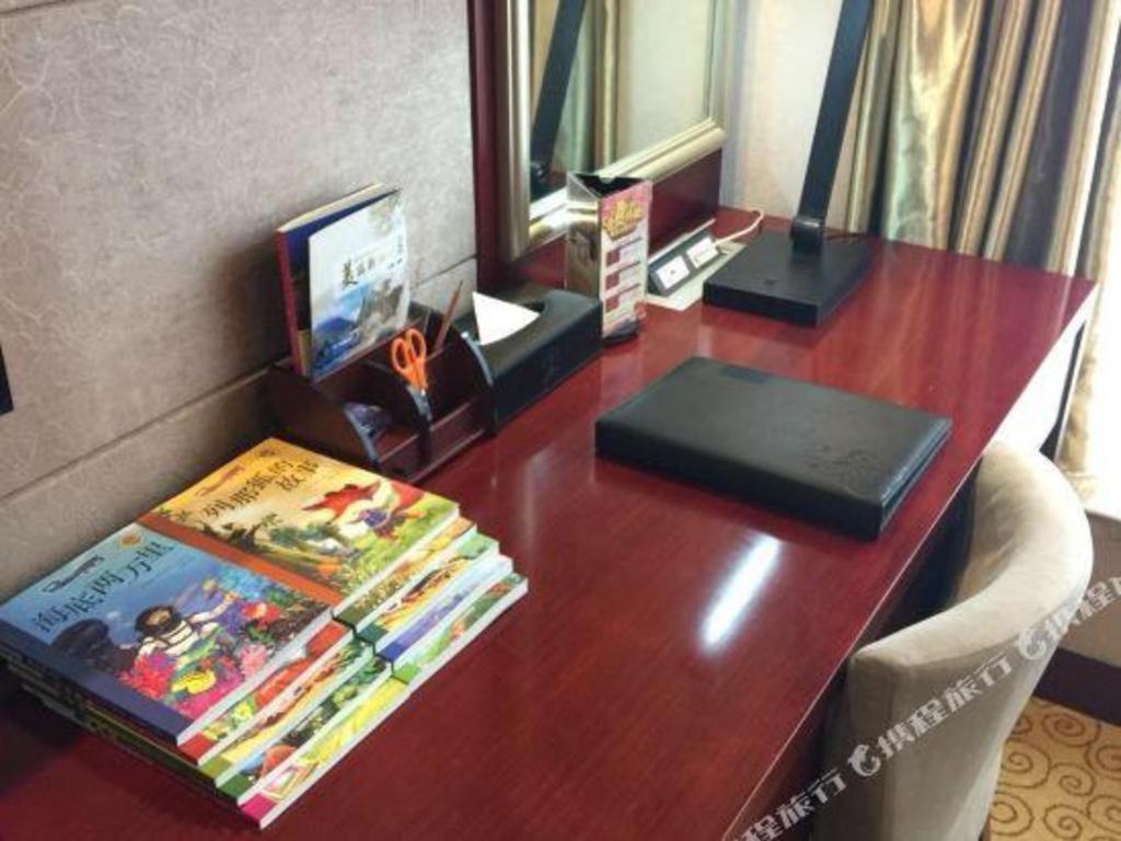Chengdu Yinsheng International Hotel Supoqiao Esterno foto
