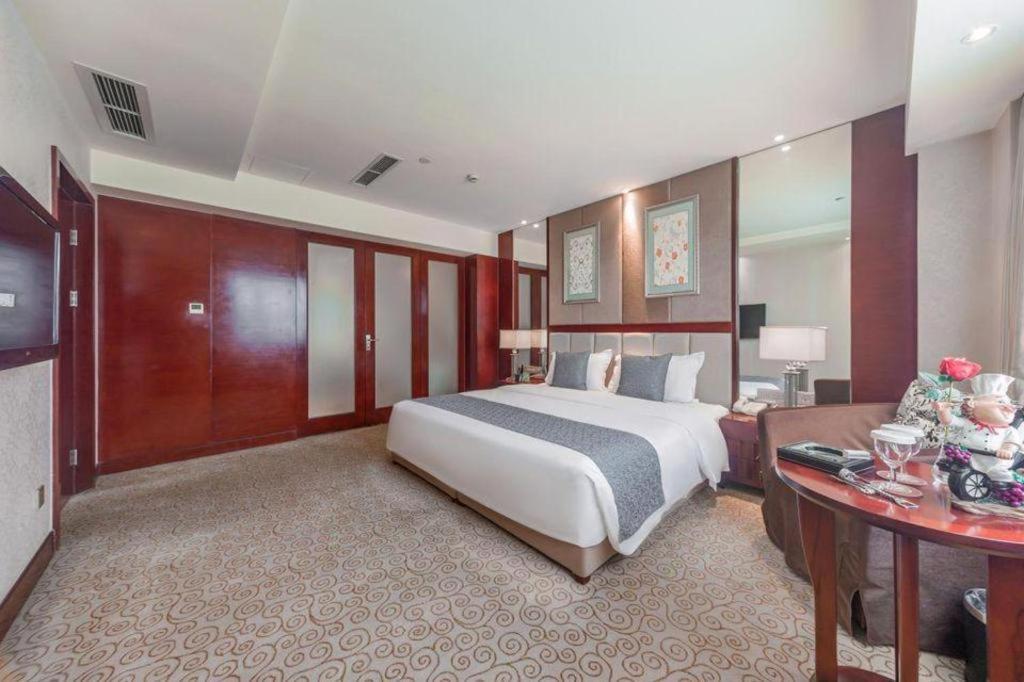 Chengdu Yinsheng International Hotel Supoqiao Esterno foto