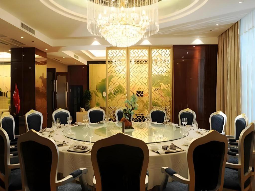 Chengdu Yinsheng International Hotel Supoqiao Esterno foto