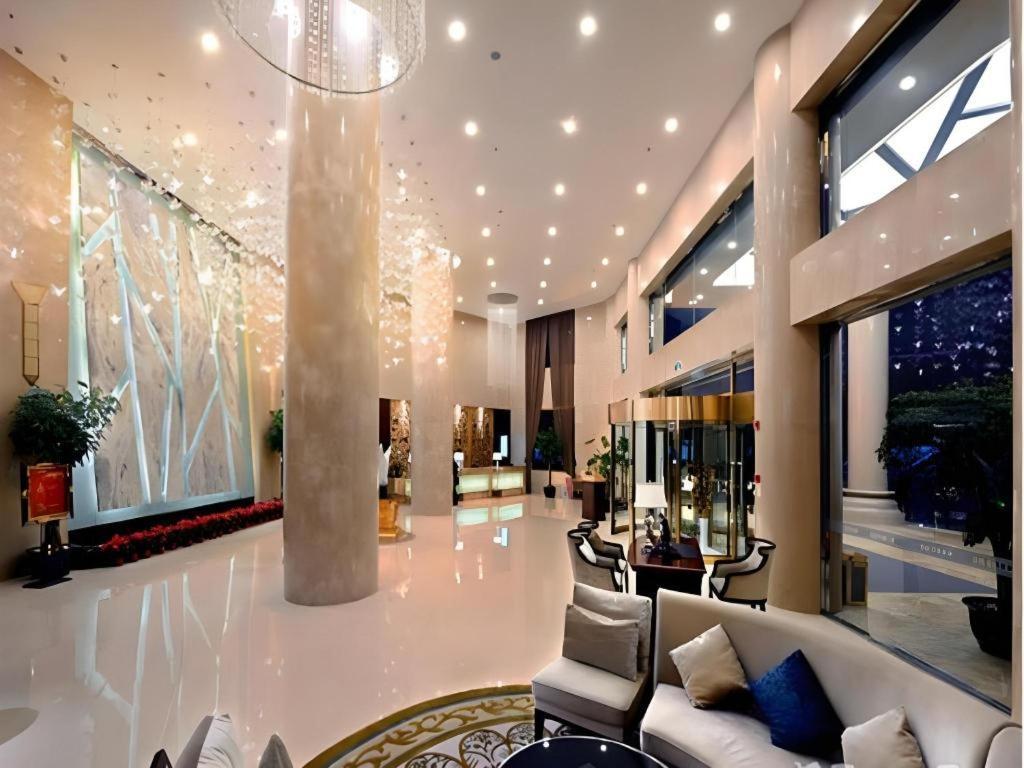 Chengdu Yinsheng International Hotel Supoqiao Esterno foto