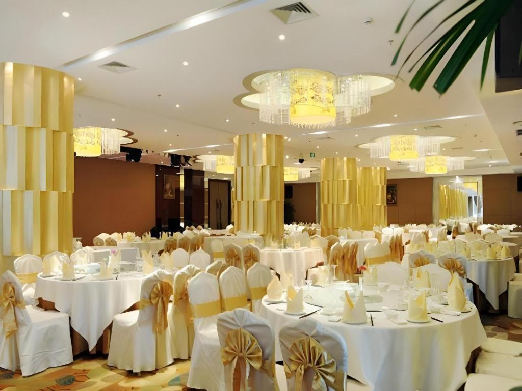 Chengdu Yinsheng International Hotel Supoqiao Esterno foto