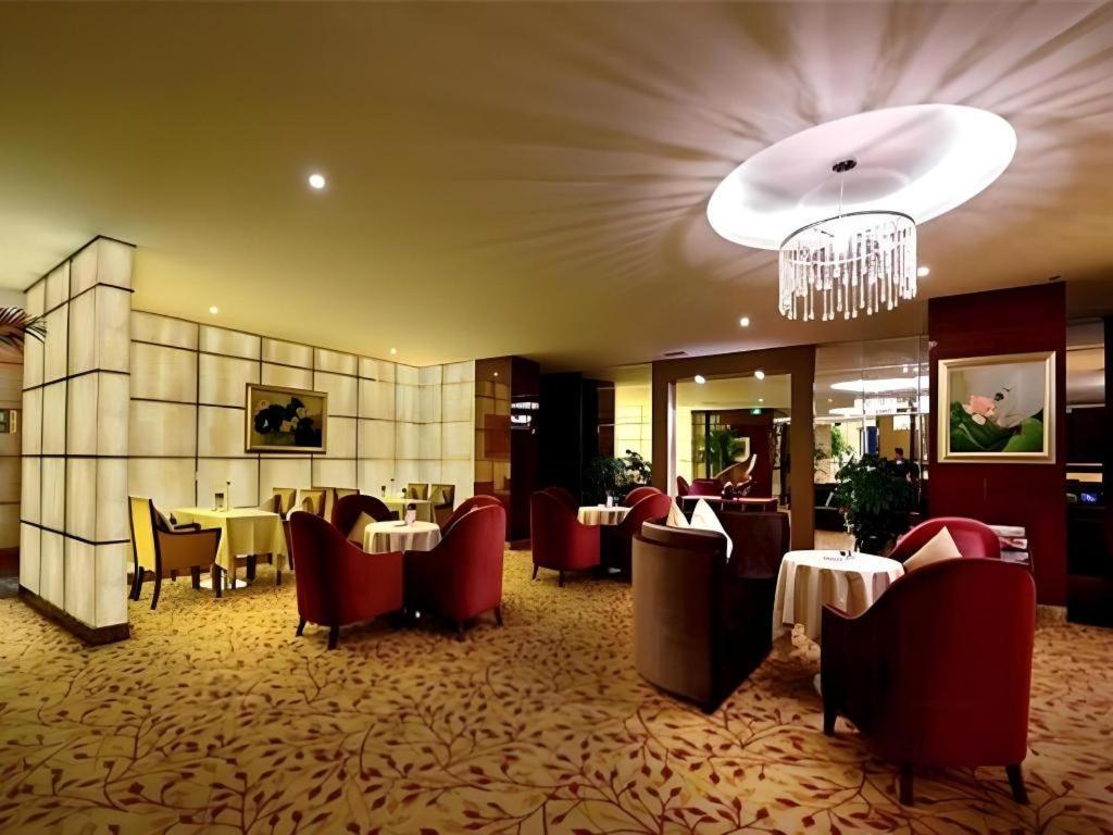 Chengdu Yinsheng International Hotel Supoqiao Esterno foto